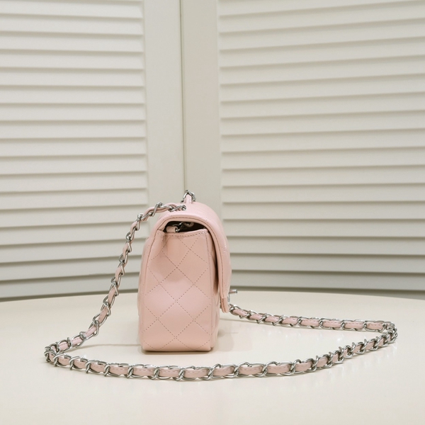 シャネルバッグ背面デザイン